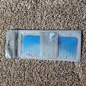 New blue comb